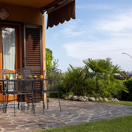 Lilly House Garden Moniga del Garda